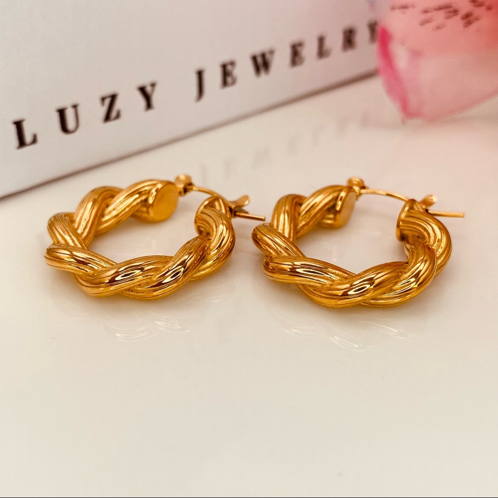 18k Gold Twisted C Shaped Hoop Earrings - Picture 4 of 9